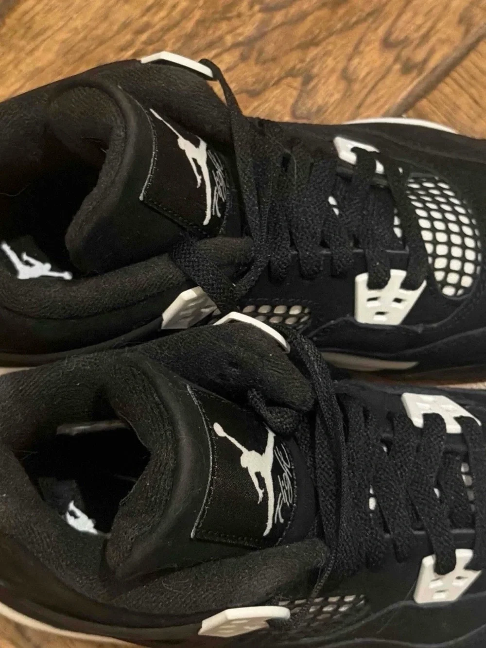 White Thunders JORDAN 4